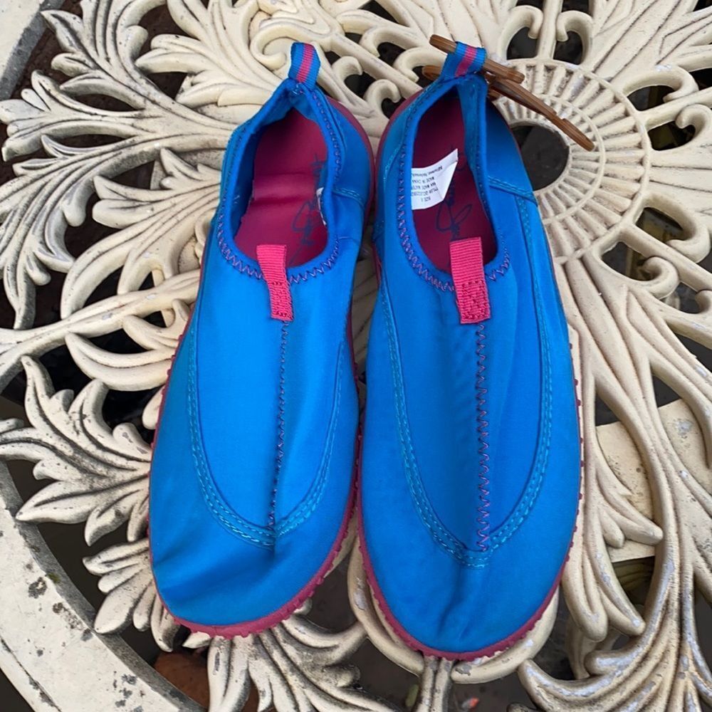 Swim shoes sz. 8